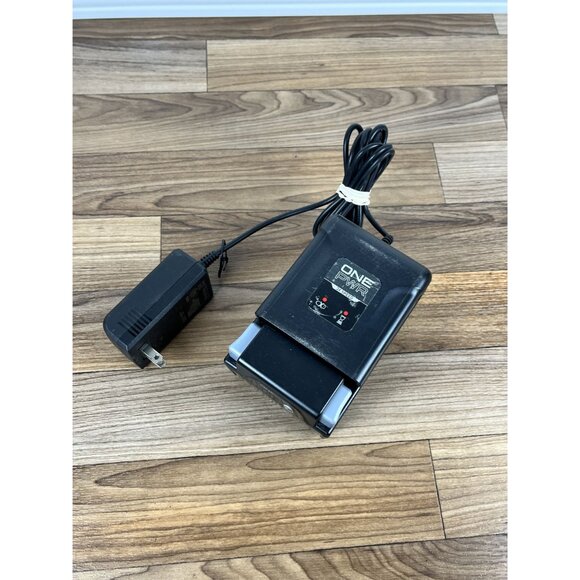 Hoover ONEPWR 4.0 Ah Lithium-Ion Battery BH15240 W/ Hoover Charger BH05000 - Picture 5 of 10
